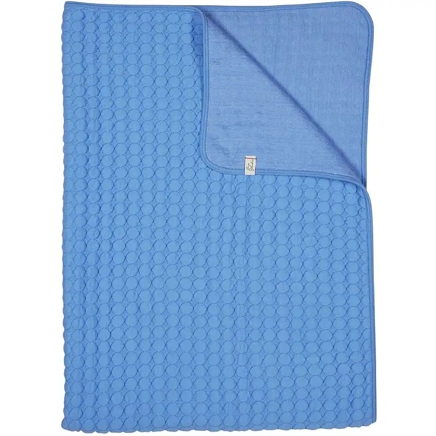 Remplissez le couvre-lit à pois